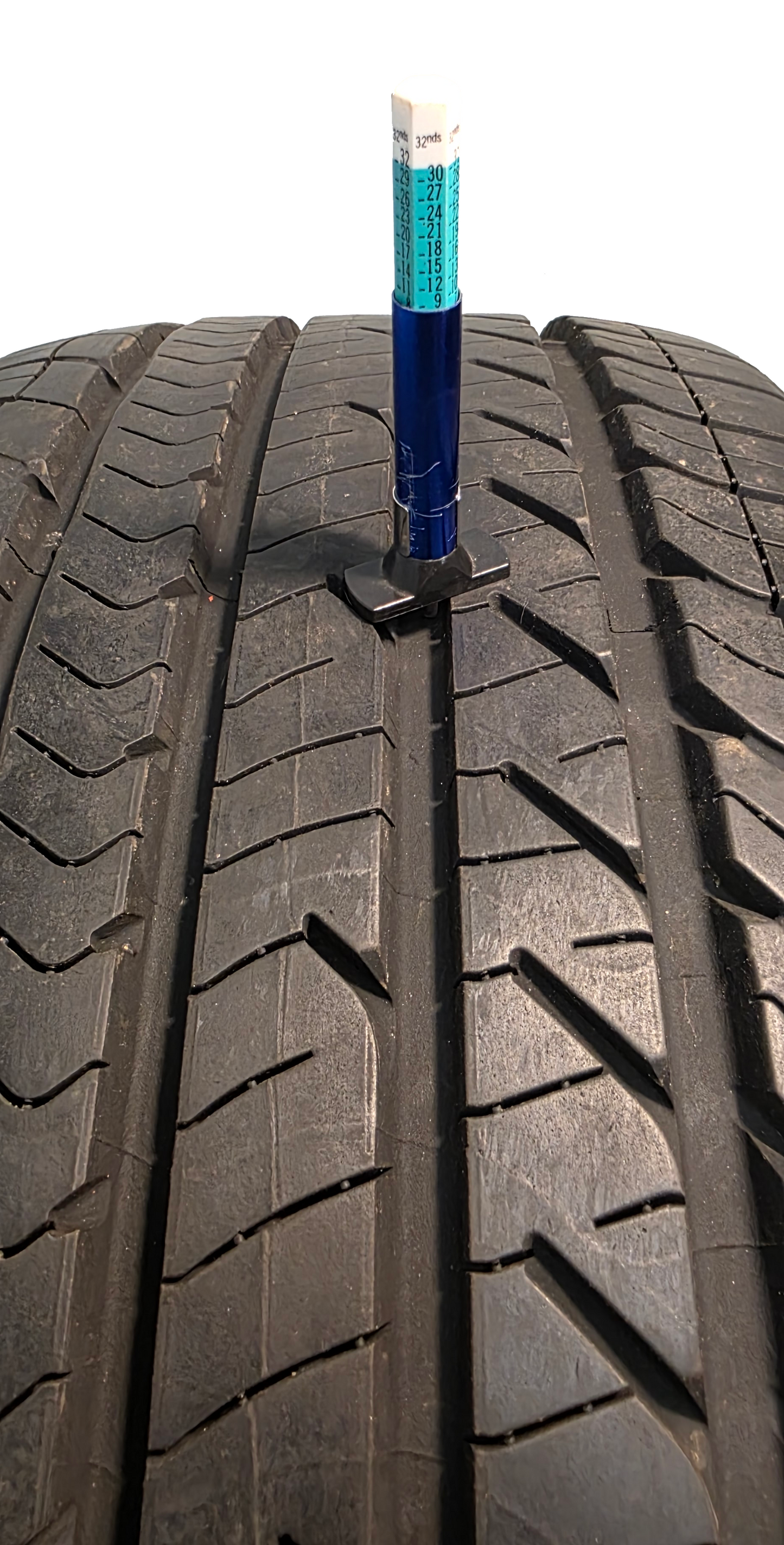 Goodyear 235-45-r17 Eagle Sport 9/32" tread